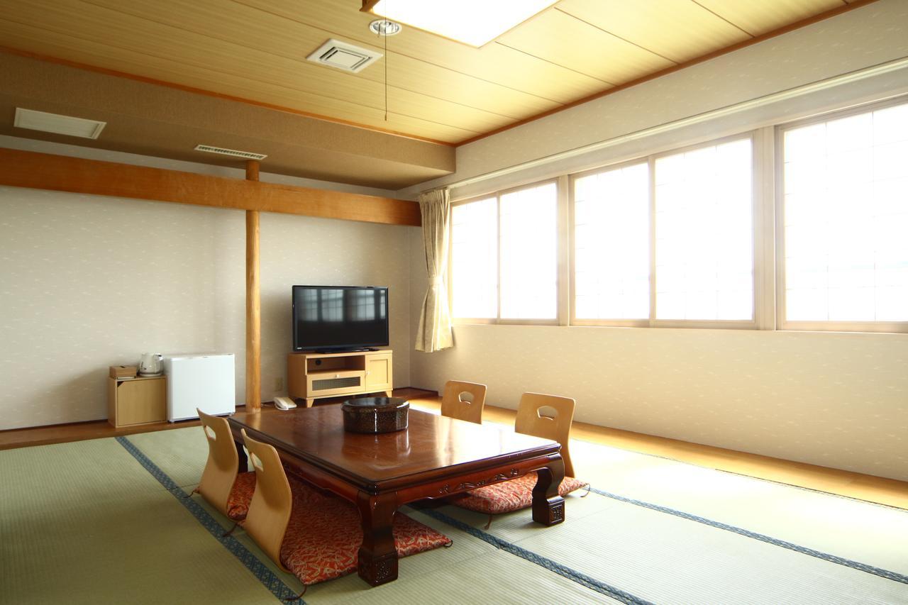 虎杖浜温泉ホテル 3*